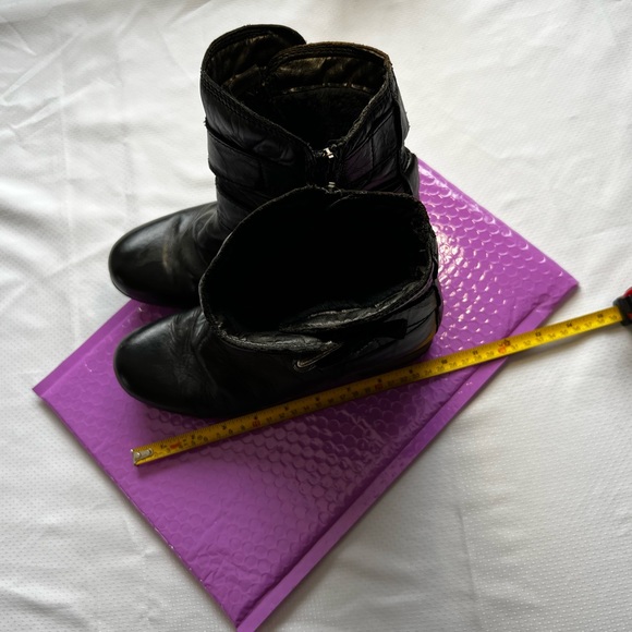 Josef Seibel Women’s Heeled Leather Boots Size 38 /Size 8 With Buckle and Zipper - Picture 6 of 7